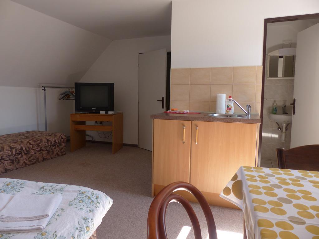 Bizoni Dvur Hotell Retenice Exteriör bild