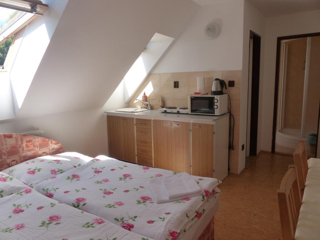 Bizoni Dvur Hotell Retenice Exteriör bild