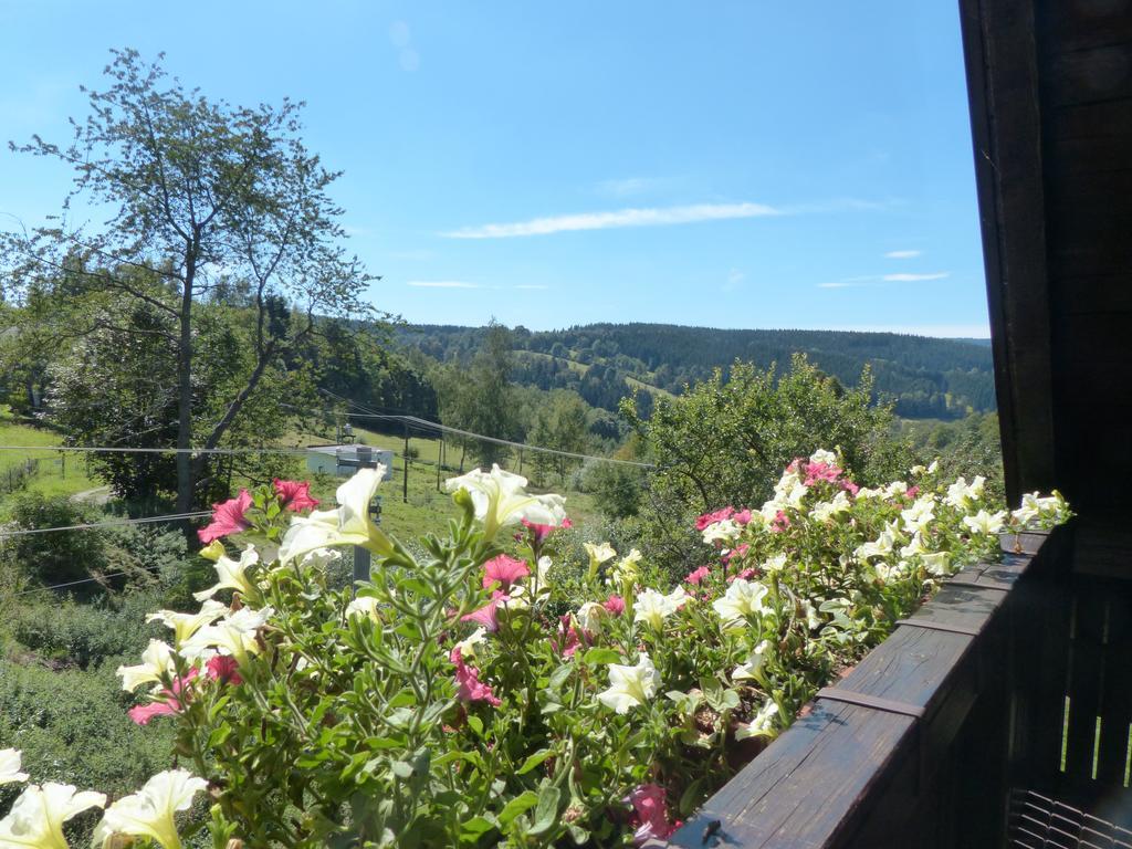 Bizoni Dvur Hotell Retenice Exteriör bild