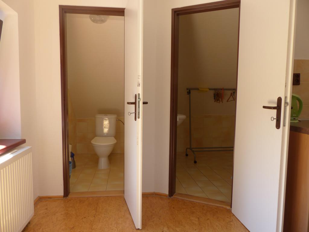 Bizoni Dvur Hotell Retenice Exteriör bild