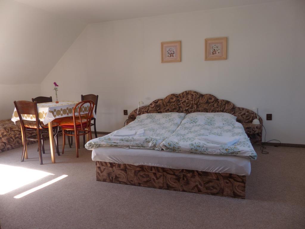 Bizoni Dvur Hotell Retenice Exteriör bild