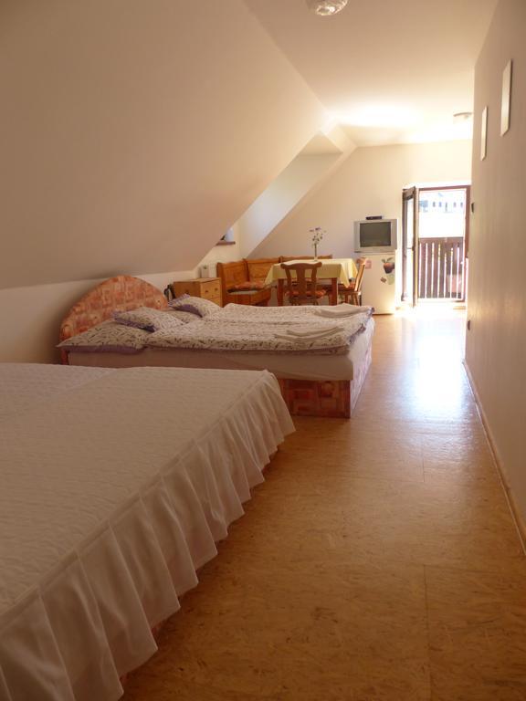 Bizoni Dvur Hotell Retenice Exteriör bild