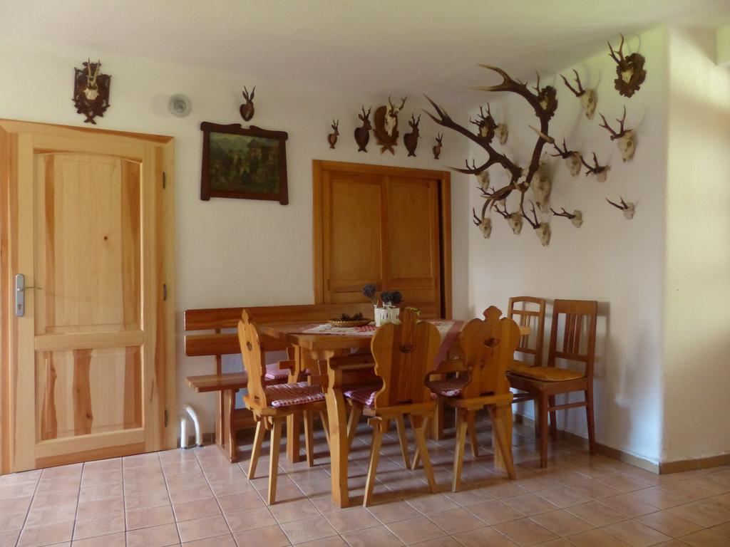 Bizoni Dvur Hotell Retenice Exteriör bild