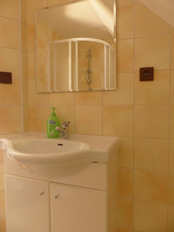 Bizoni Dvur Hotell Retenice Exteriör bild