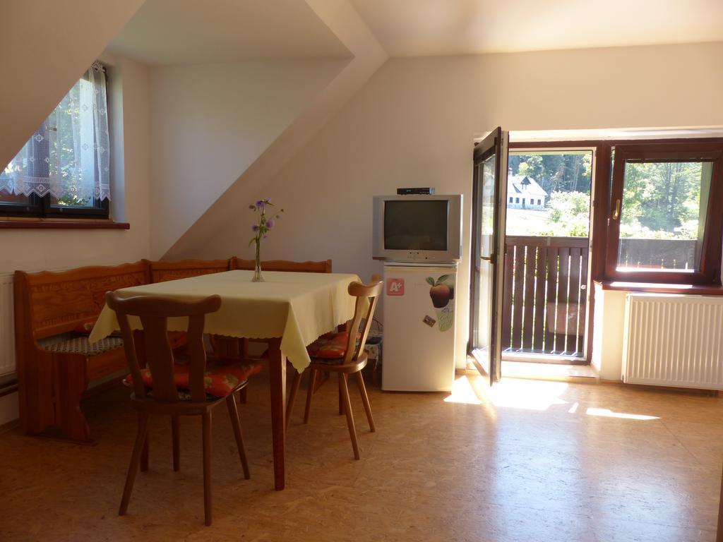 Bizoni Dvur Hotell Retenice Exteriör bild