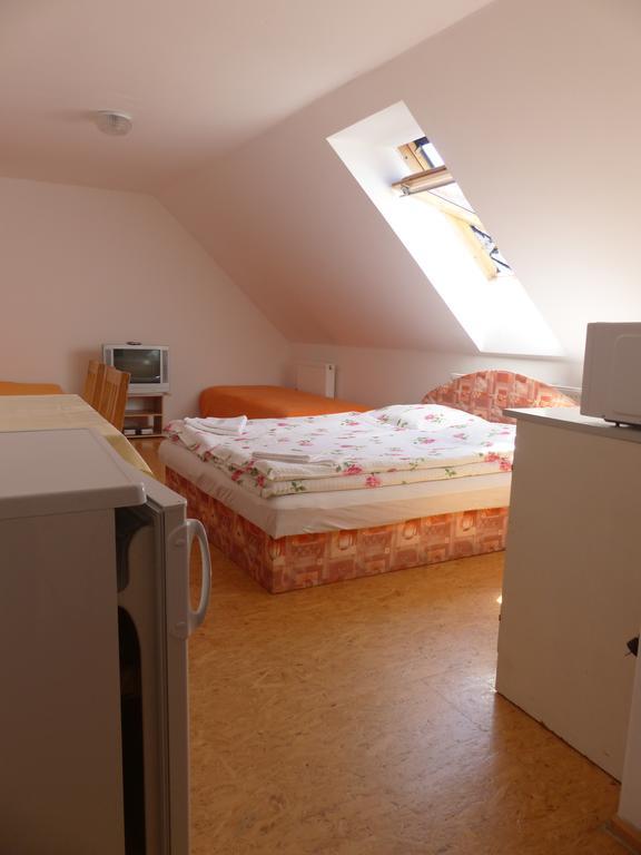 Bizoni Dvur Hotell Retenice Exteriör bild