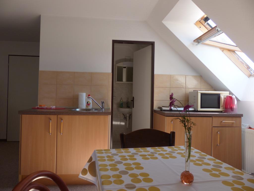 Bizoni Dvur Hotell Retenice Exteriör bild